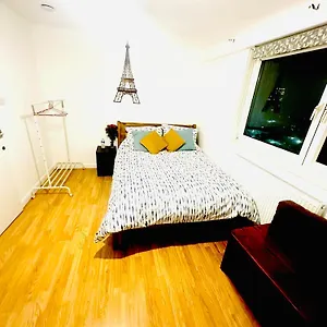 K Court , 18 Homestay London
