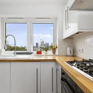 Stylish 2br Flat Bridge Views Apartment London
